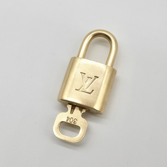 Louis Vuitton Accessories - 🍓LV Lock and Key
